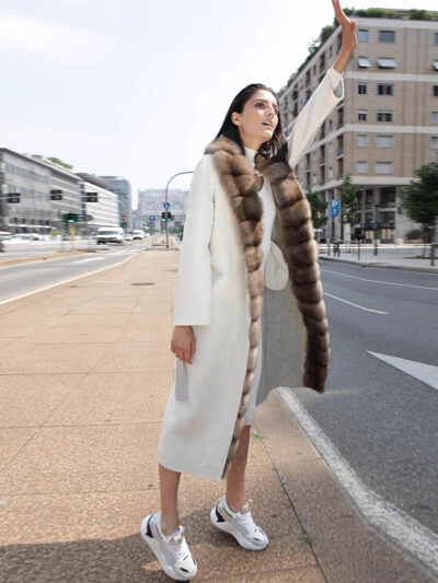 Элитное пальто зимнее женское с мехом соболя