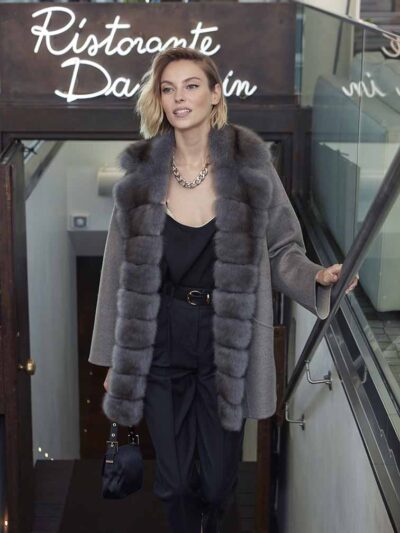 Модное полупальто с мехом соболя от Paolo Moretti