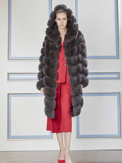 Модная соболиная шуба с капюшоном